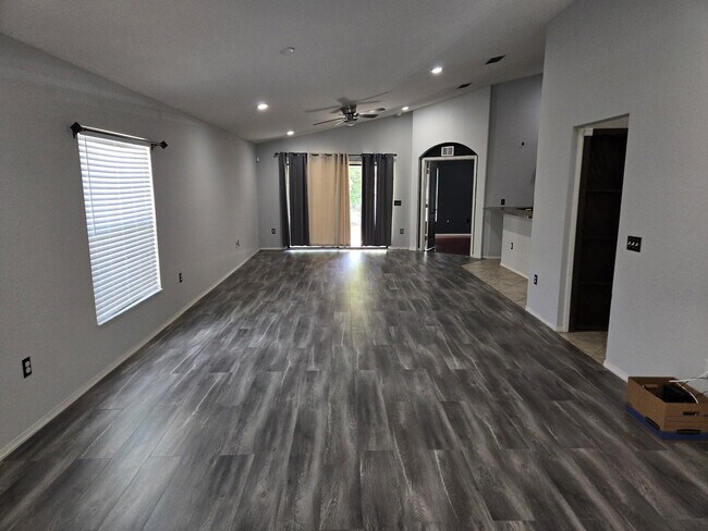 2235 Lakeridge Dr