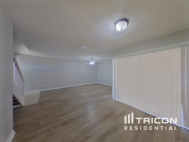 Photo - 4715 Grove Point Dr