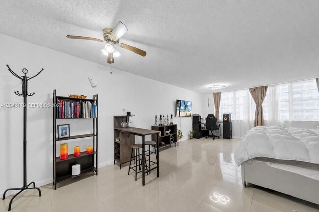 Photo - 250 174th St Unit 810