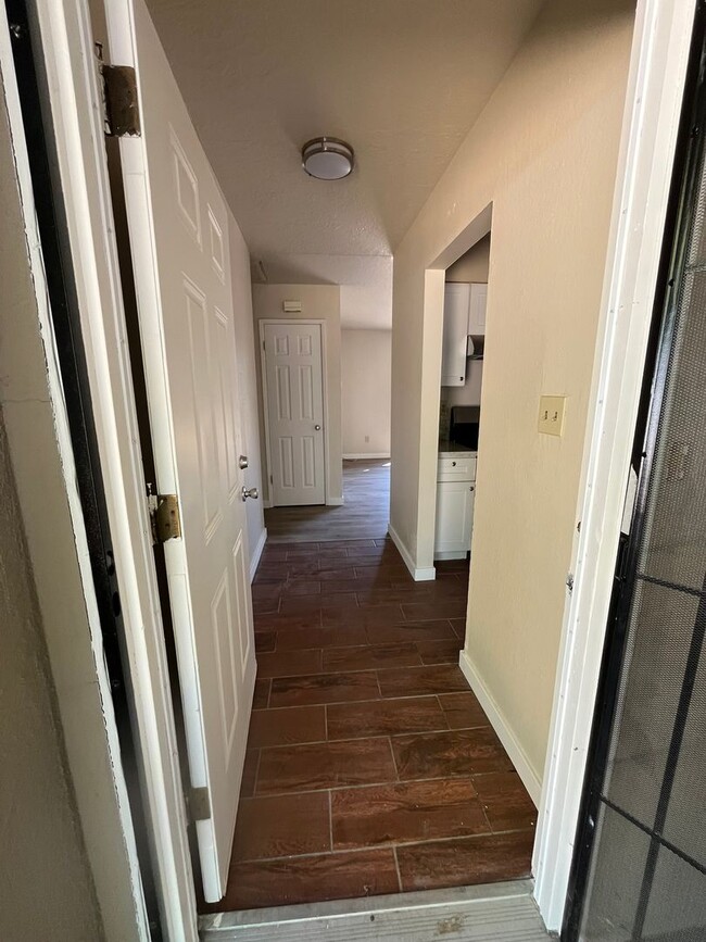 Photo - 304 Tennyson Dr