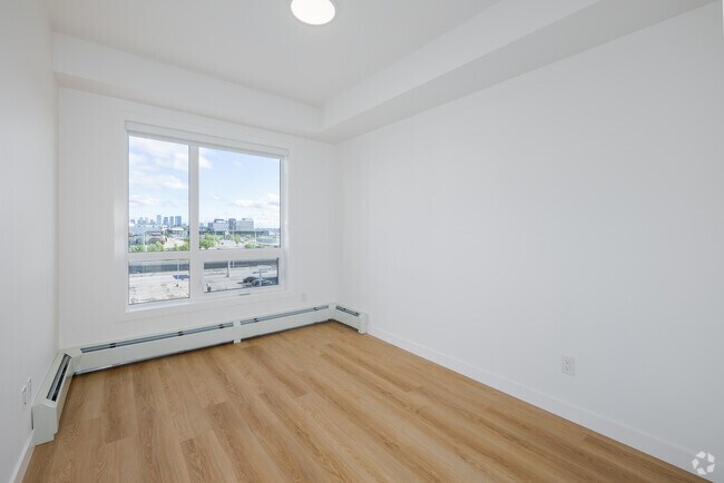 2BR, 2BA - 1st Bedroom - Kings Landing