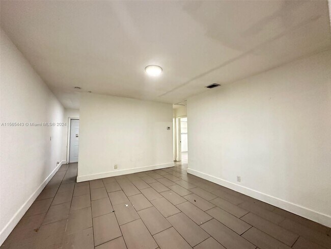 Photo - 110 SW 7th Ave Unit 1