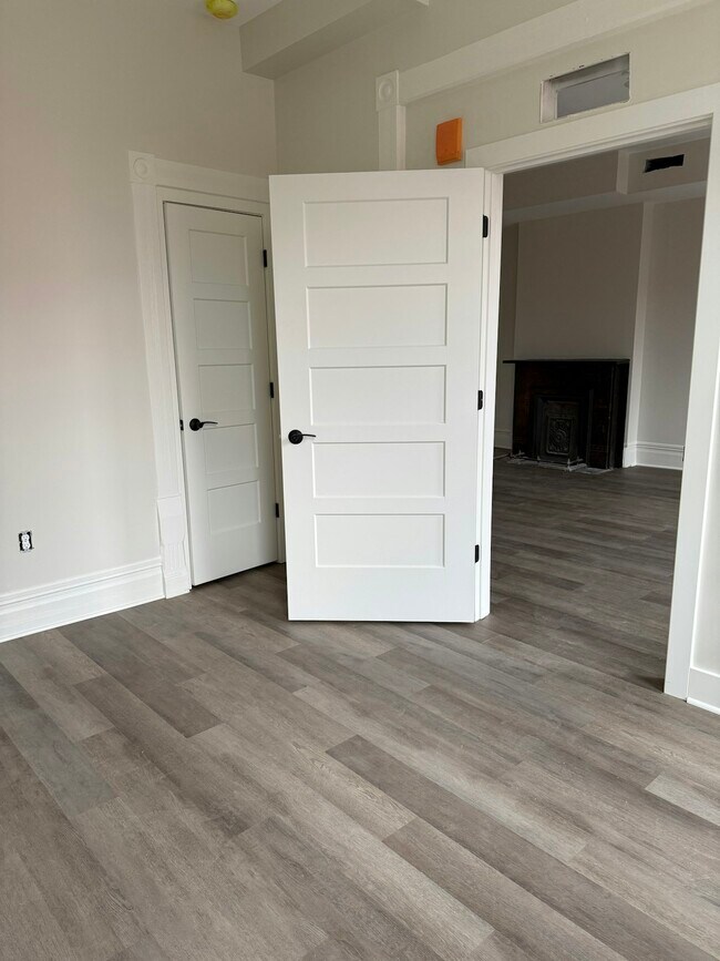 Photo - 106 E Erie St Unit 2C