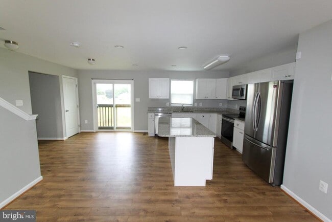 Photo - 123 Singleton Way