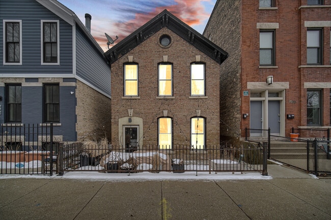 Building Photo - 2255 N Janssen Ave Unit 1