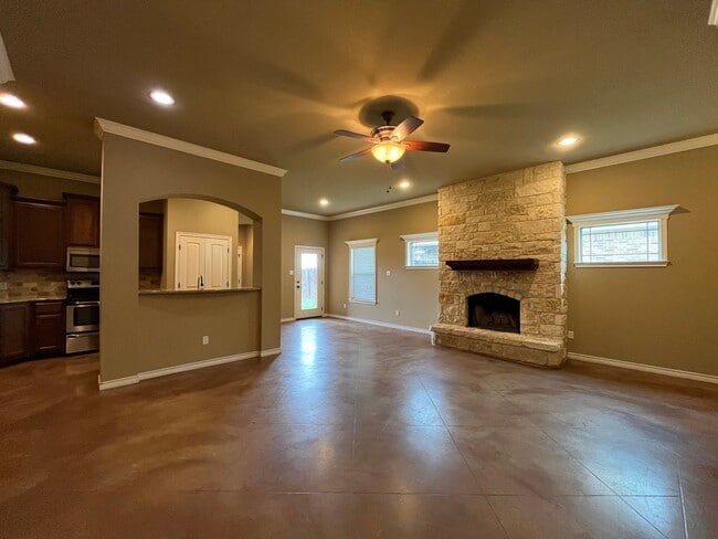 Photo - 4 Bedroom Single Family Home:  Available Now!