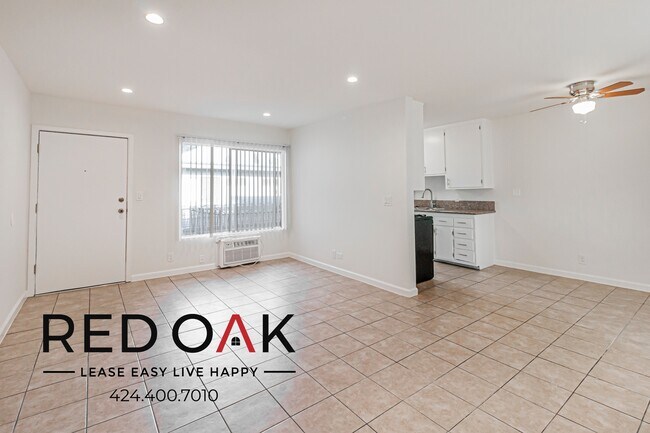 Building Photo - 11621 Sylvan St Unit 16 Rental