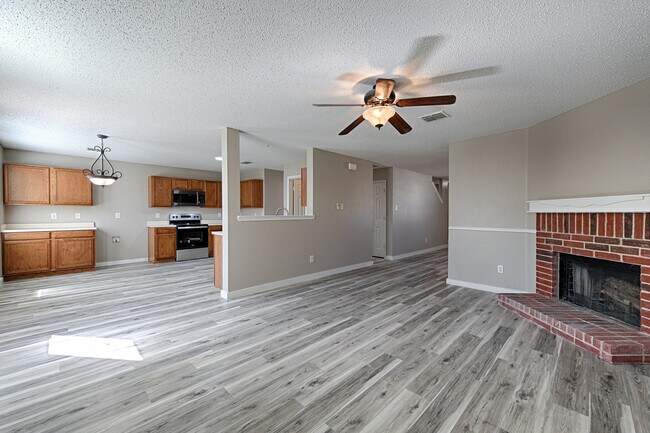 Photo - 5909 Thoroughbred Trail