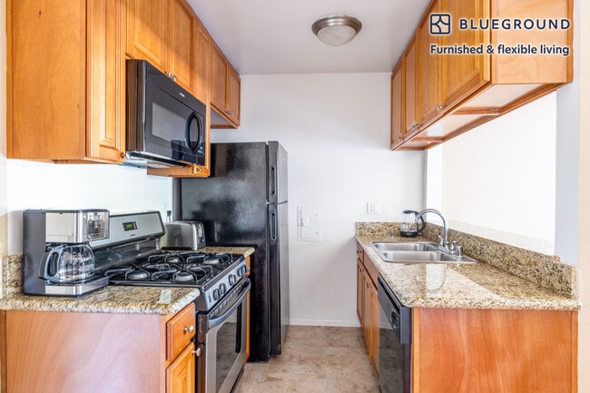 Photo - 14355 Huston St Unidad SI FL2-ID460