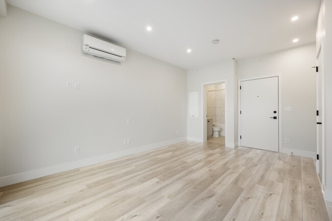 Photo - 45497-45497 Campus Dr