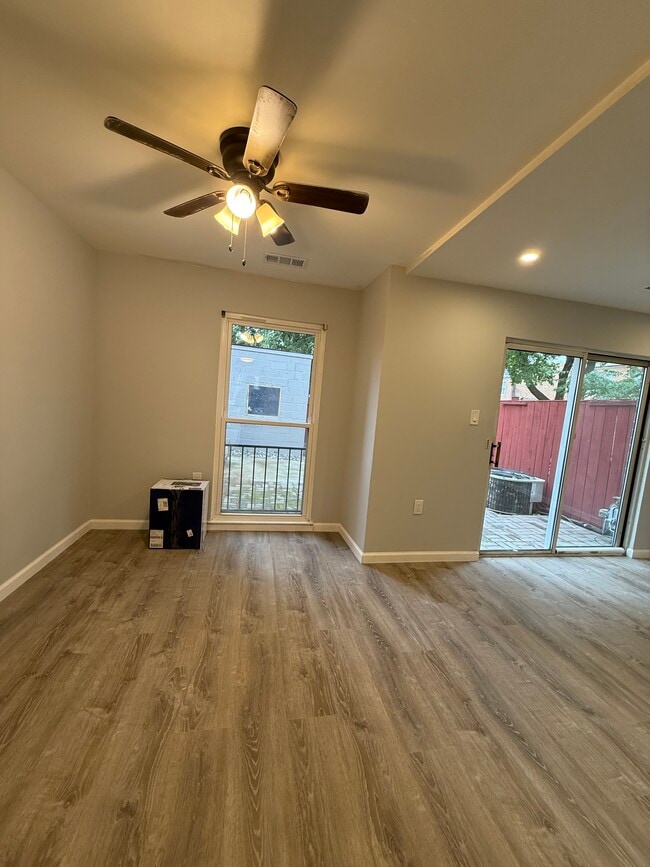 Photo - 238 Stevenson Sq