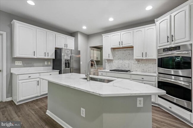 Building Photo - 905 Royal Elm Ct