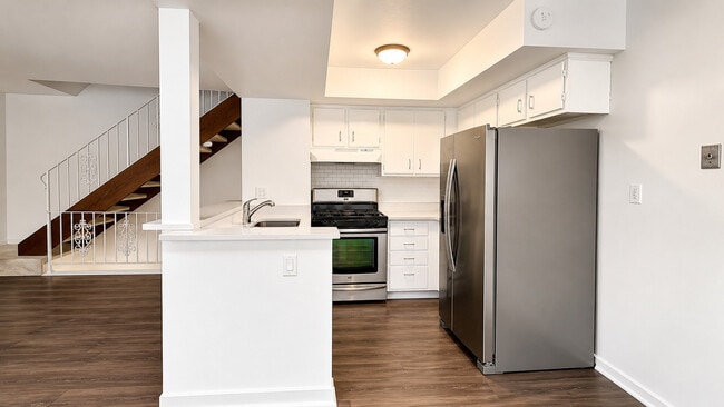 Photo - 1320 W Inverrary Ln