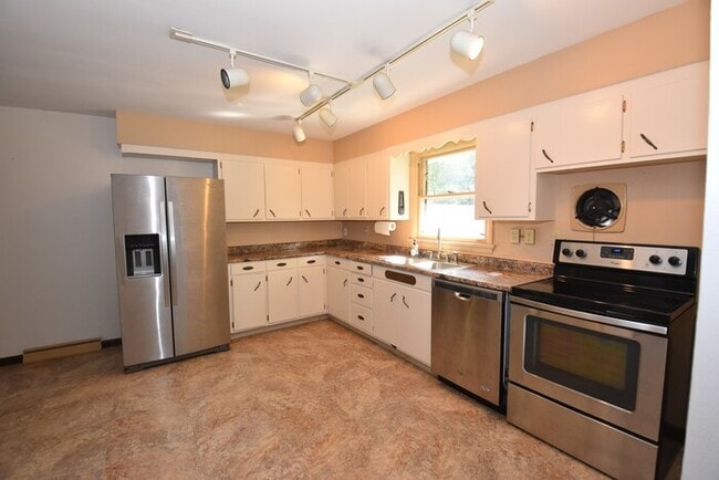 Photo - Beautiful 3 Bedroom Home over Looking Lake Chapin