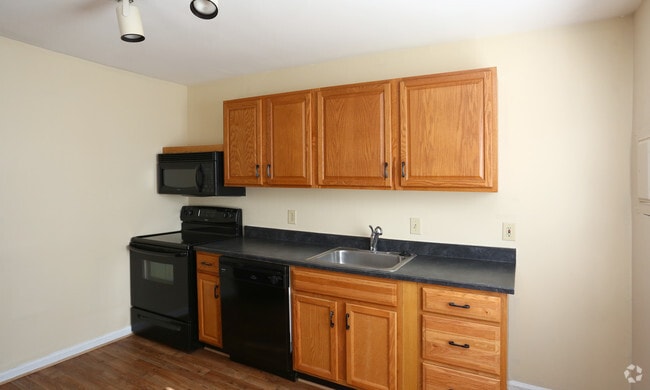 Building Photo - Villas at Southern Ridge Rental