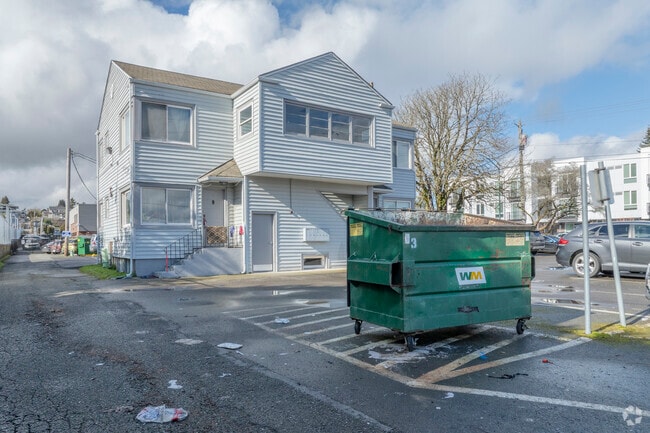 1007 1/2 Burwell St