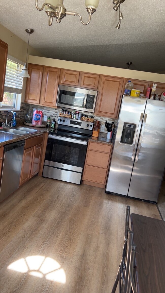 vaulted kitchen - all plliances