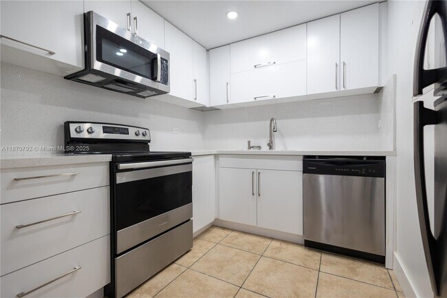 Photo - 1720 NW N River Dr Unidad 302 Rental