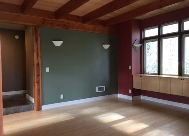 Photo - 4 BD/3.5 Bath home available 05/10/2026 in the South Hills