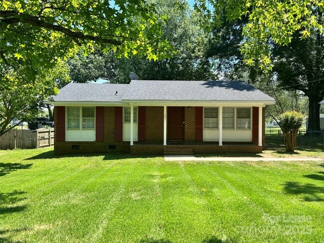 Building Photo - 821 Brookwood St Rental