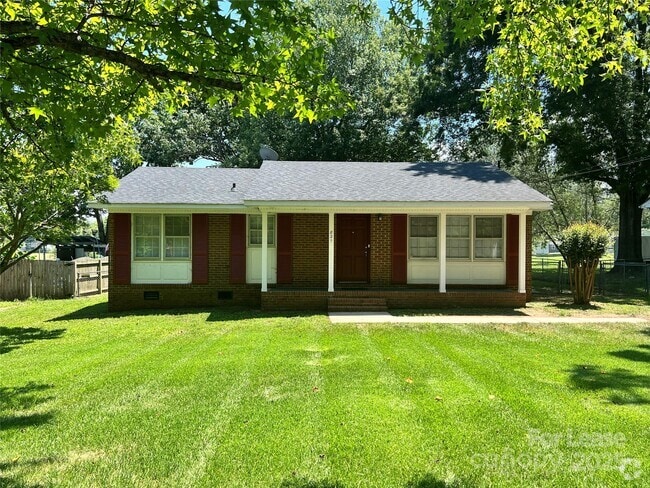 Building Photo - 821 Brookwood St Rental