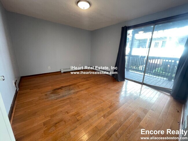 Photo - 474 E 7th St Unit 1