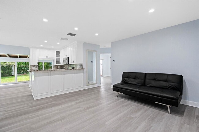 Photo - 804 SE 6th Ct