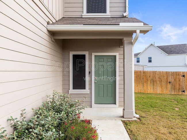 Photo - 374 Wayne Way