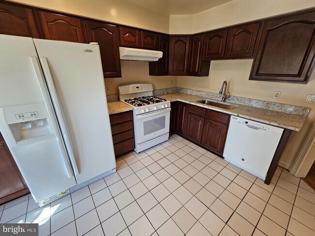 Photo - 2104 Eluna Ct