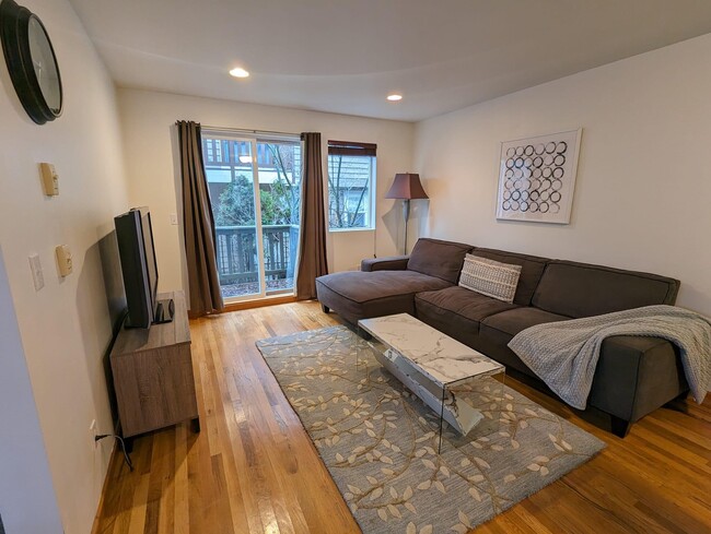 Photo - 2111 E Jefferson St Townhome