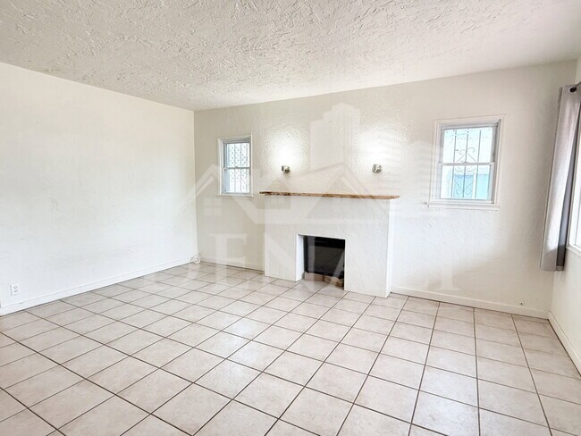 Photo - 3215 E Willard St