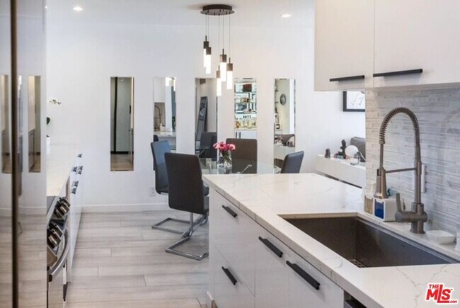 Photo - 8535 W Knl Dr Unidad 212