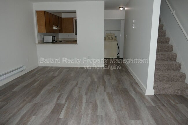 Photo - 319 NW Market St