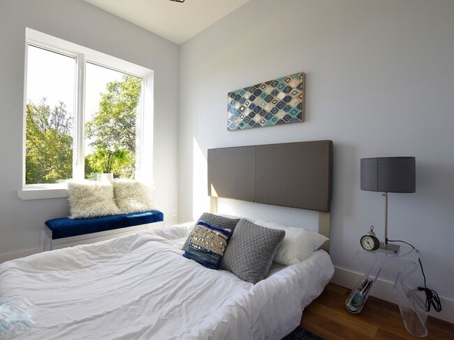 Photo - 665 Rutland Rd Unidad 3