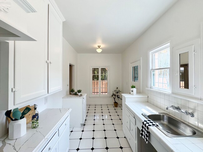 Photo - 221 S Gramercy Pl