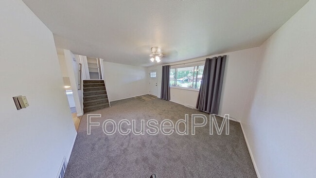 Photo - 4675 Holland St