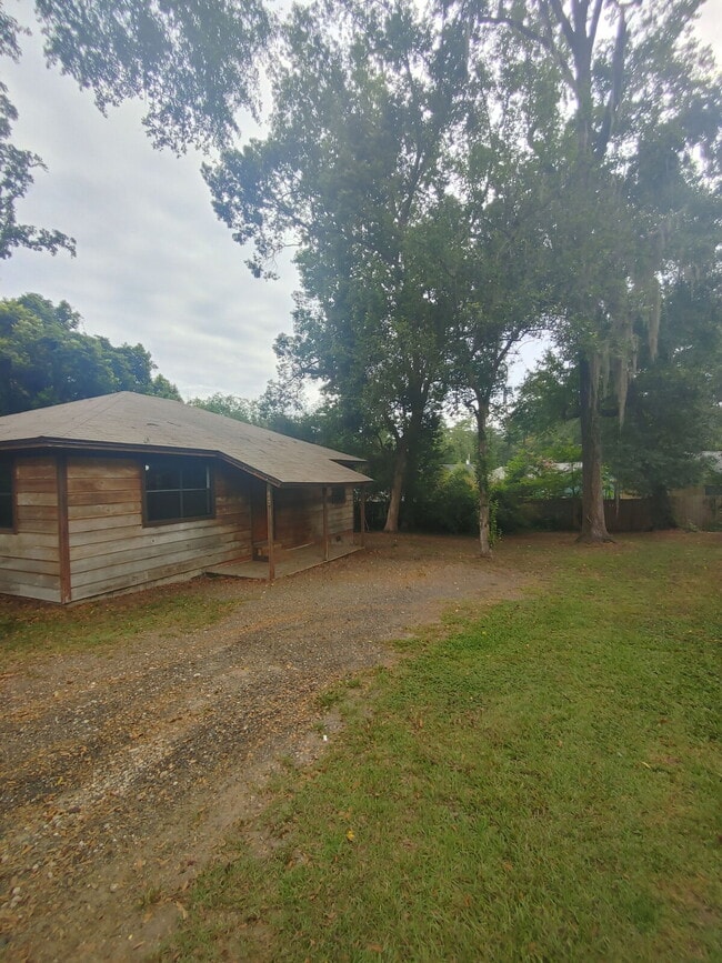 Spacious 2 Bedroom/2 Bath