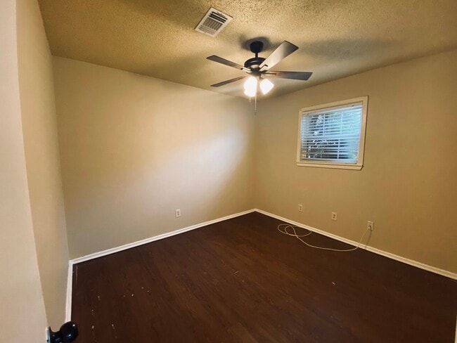 Photo - 3 Bedroom Home in Great Location