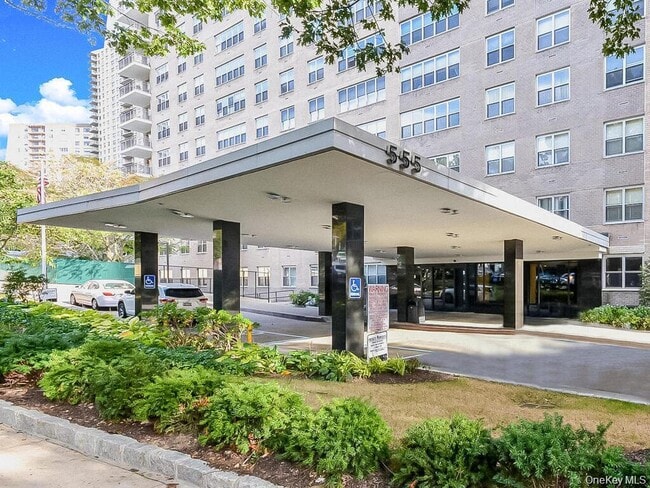 Building Photo - 555 Kappock St Unit 16k