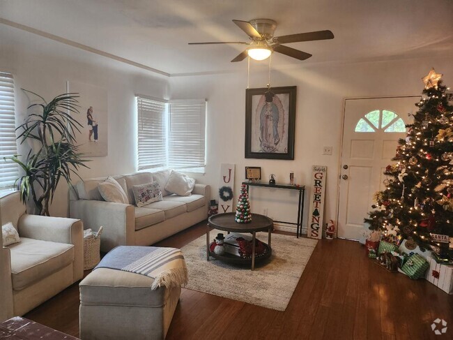 Building Photo - 2001 Cloverfield Blvd Rental