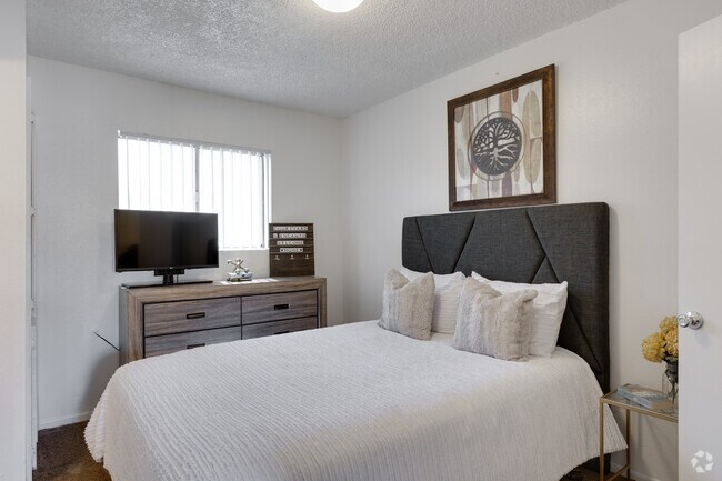 1 habitación, 1 baño - 550 pies cuadrados - Courtyard at Encanto Apartments