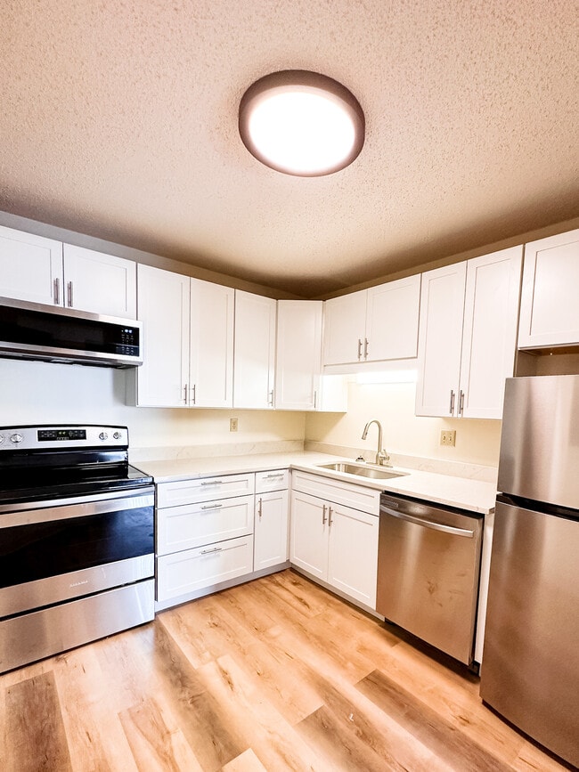 Building Photo - 78 10th St E Rental