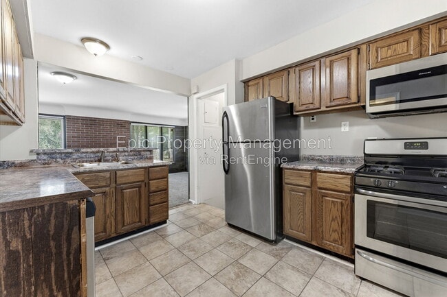 Photo - 812 Riverbank St