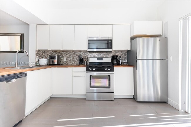 Photo - 7818 Dixie Beach Cir