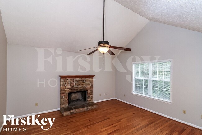 Photo - 2905 Navajo Cir