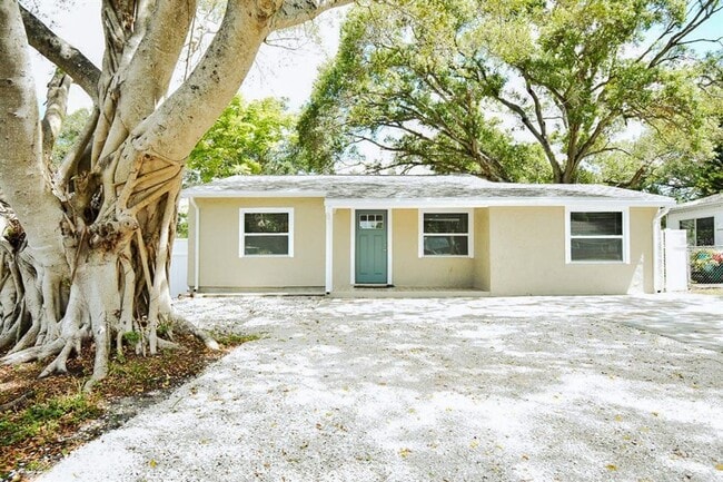 Building Photo - Beautiful 3 Bedroom Largo Home with Large ...