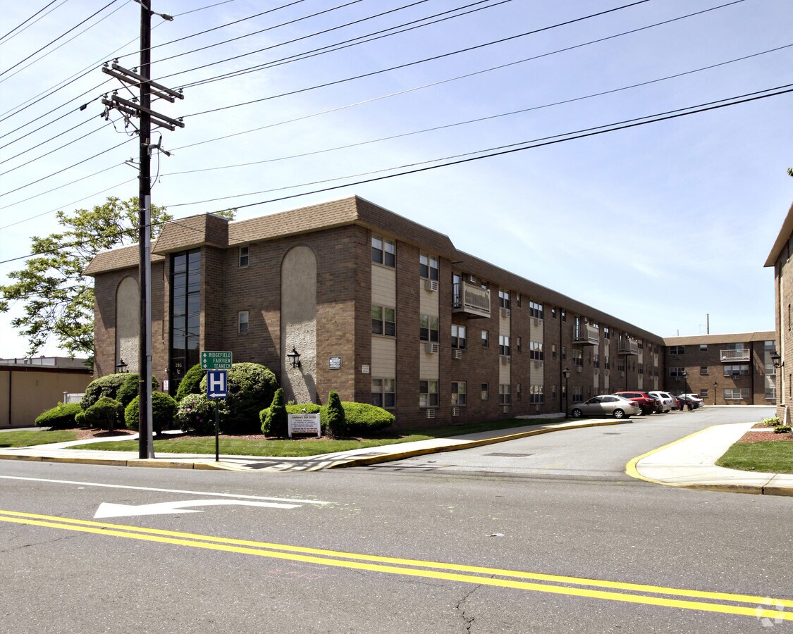 Photo - Landmark East Apartments