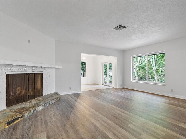 Photo - 11000 NE 9th Ave