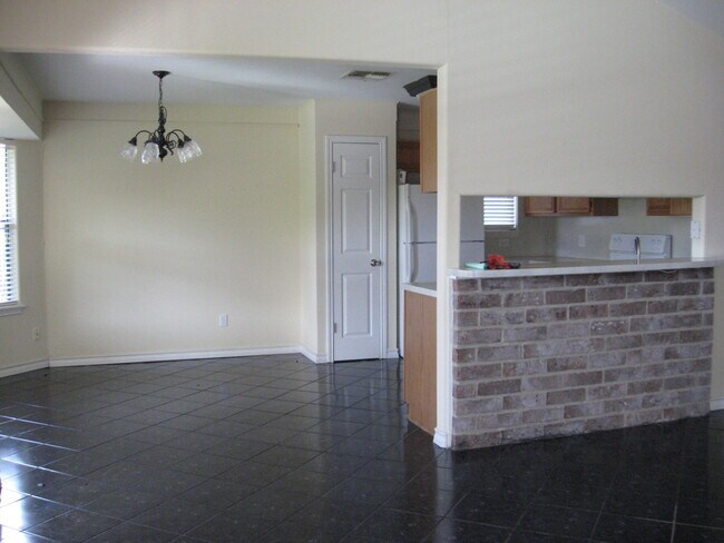 Photo - 2822 Vancouver Dr