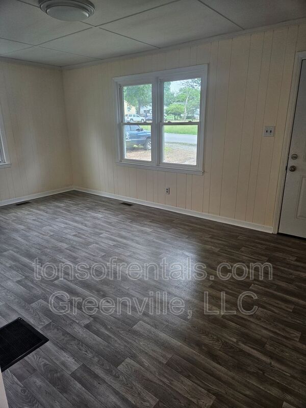 Photo - 733 Fairfax St